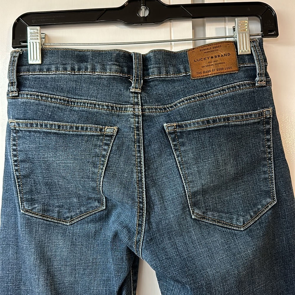 LUCKY BRAND “BROOKE STRAIGHT” JEANS. Size 2/26. Blue. EXCELLENT USED CONDITION.
